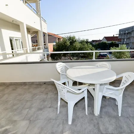 Vidikovac Dokoza 公寓