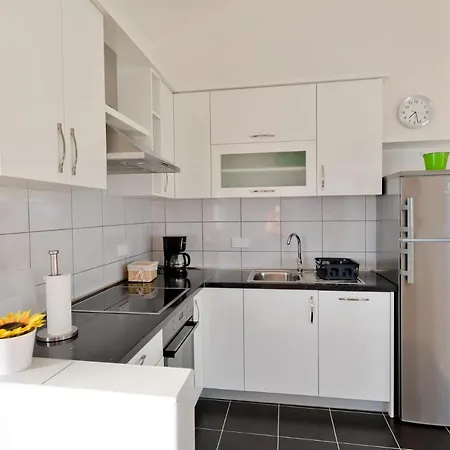 Vidikovac Dokoza 公寓